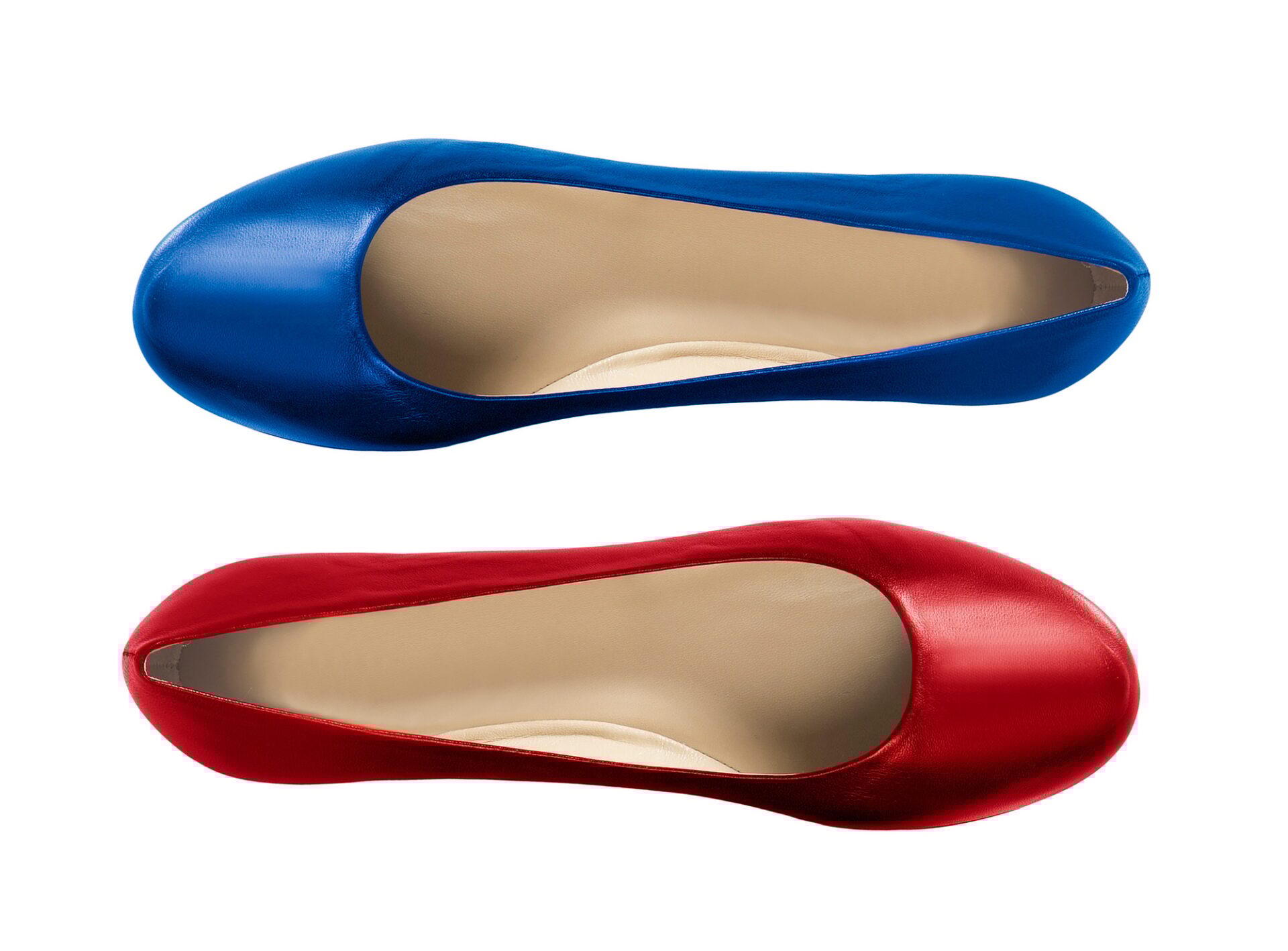 Chaussures de ballerines de femme isolées sur blanc