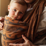 L'Écharpe de Portage: Tradition et Modernité